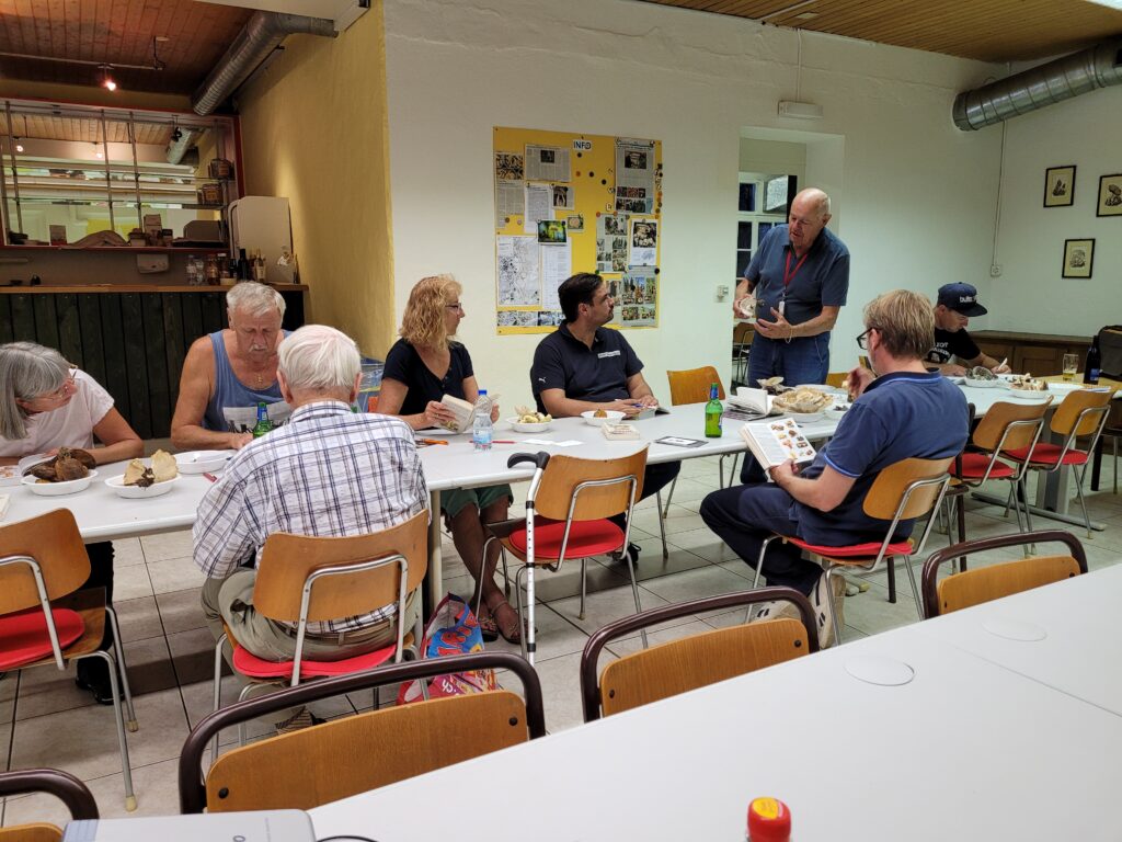 Pilzbestimmung im Lokal